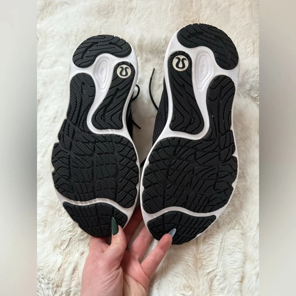 Lululemon Women's Blissfeel Running Shoe - Picture 6 of 6
